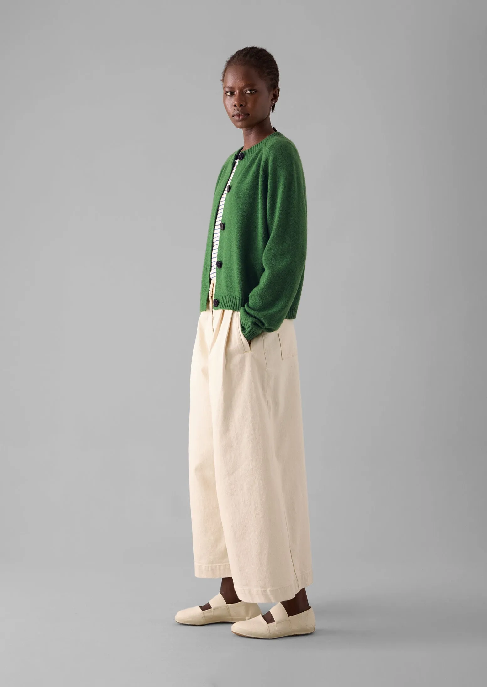 Luxurious Eden Wool Cashmere Raglan Cardigan in Elegant Mineral Green